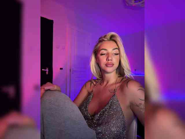 -AmazingBlonde- webcam