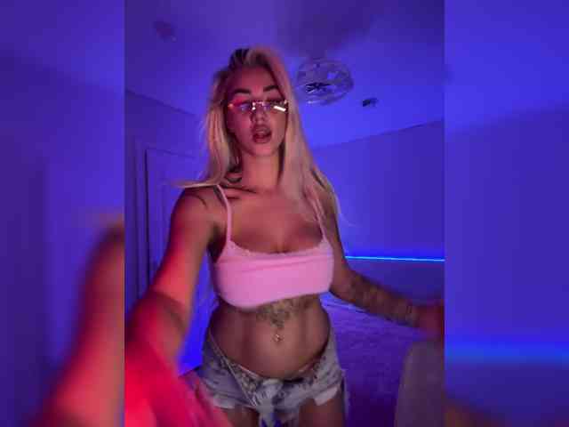 -AmazingBlonde-