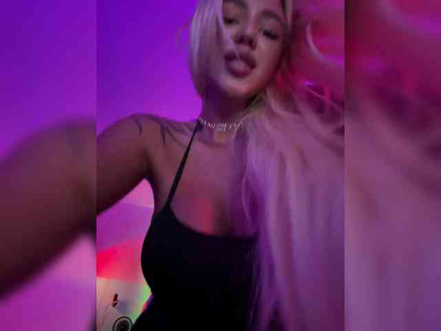 -AmazingBlonde- webcam