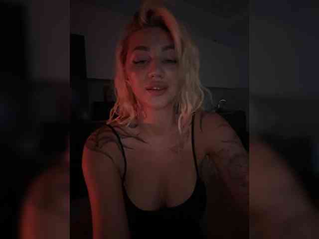 -AmazingBlonde- webcam