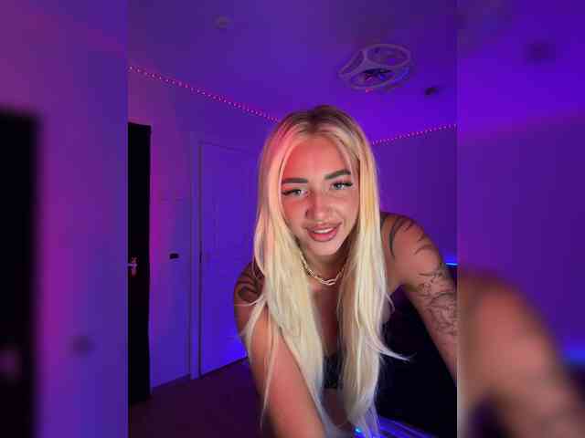 -AmazingBlonde- webcam