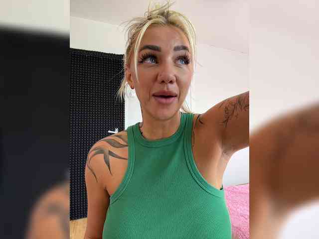 -AmazingBlonde-