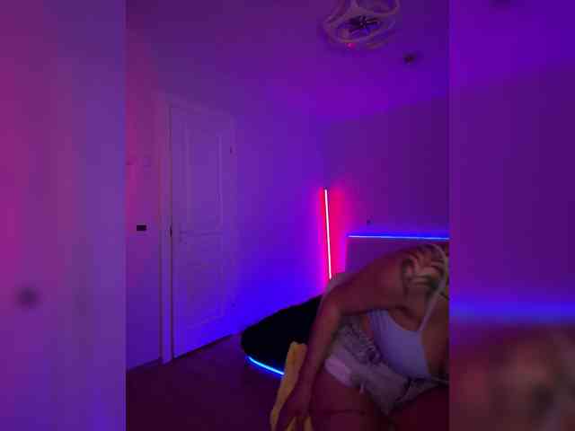 -AmazingBlonde- webcam