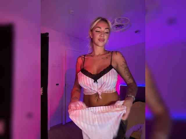 -AmazingBlonde- webcam