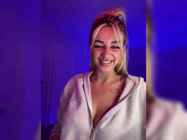 -AmazingBlonde- webcam