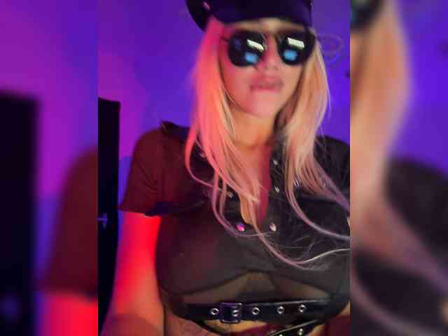 -AmazingBlonde- webcam