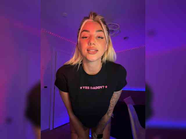 -AmazingBlonde- webcam