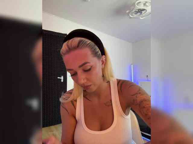 -AmazingBlonde- webcam