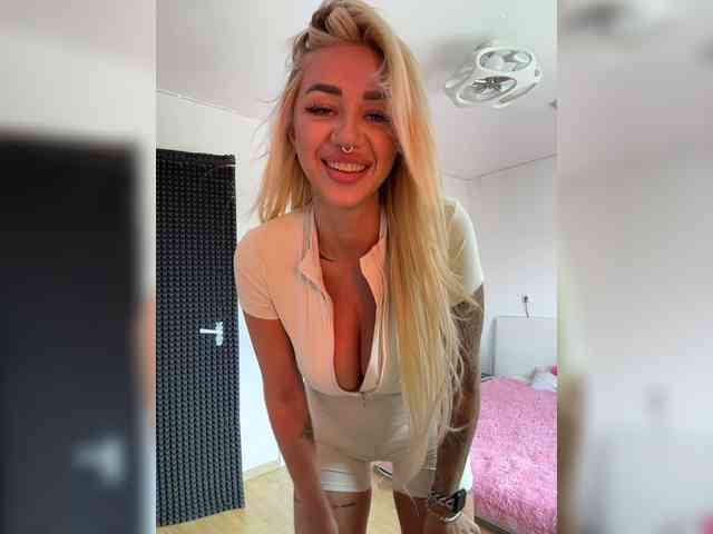 -AmazingBlonde- webcam
