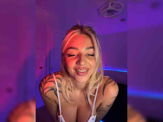 -AmazingBlonde- webcam