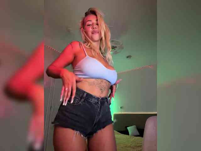 -AmazingBlonde- webcam