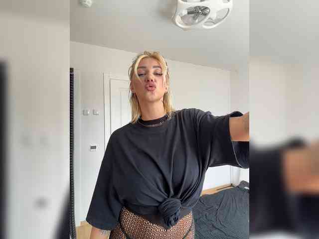 -AmazingBlonde-