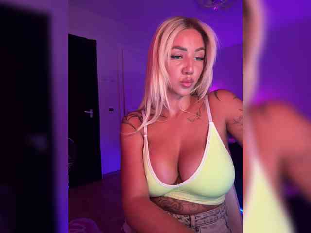 -AmazingBlonde-
