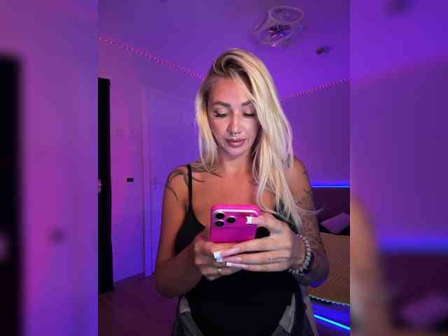 -AmazingBlonde- webcam