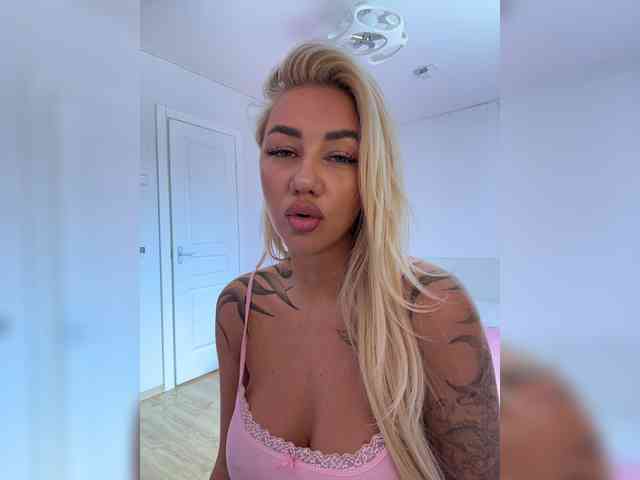 -AmazingBlonde- Live Webcam on BongaCams