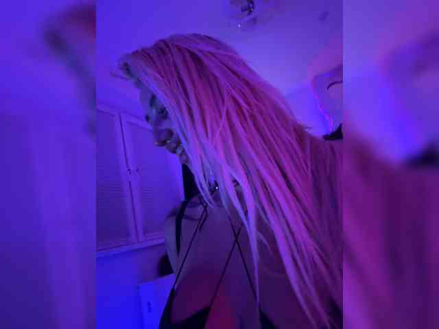 -AmazingBlonde- webcam