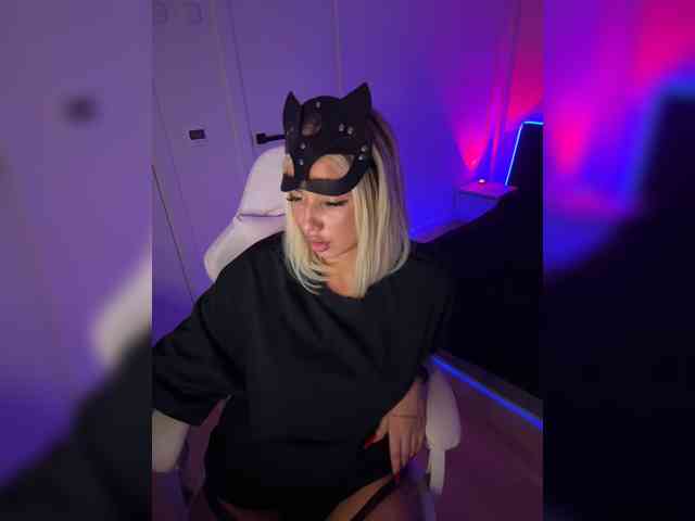 -AmazingBlonde-