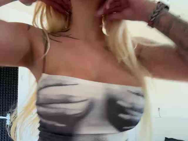 -AmazingBlonde- webcam