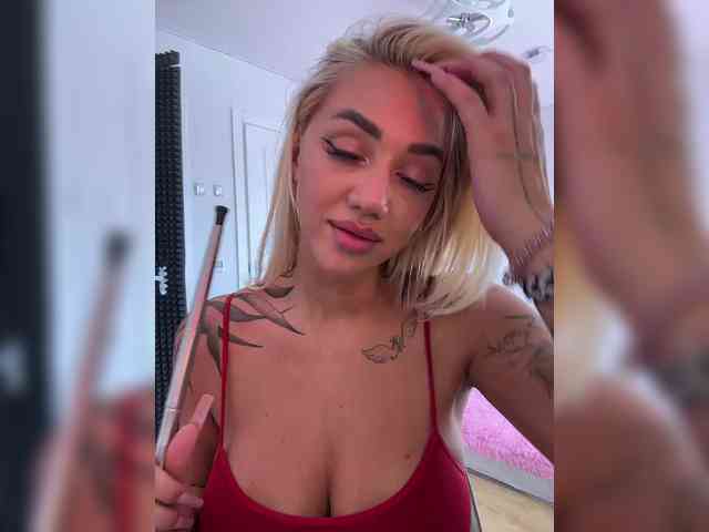 -AmazingBlonde-
