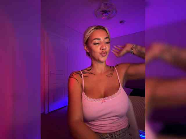 -AmazingBlonde- webcam
