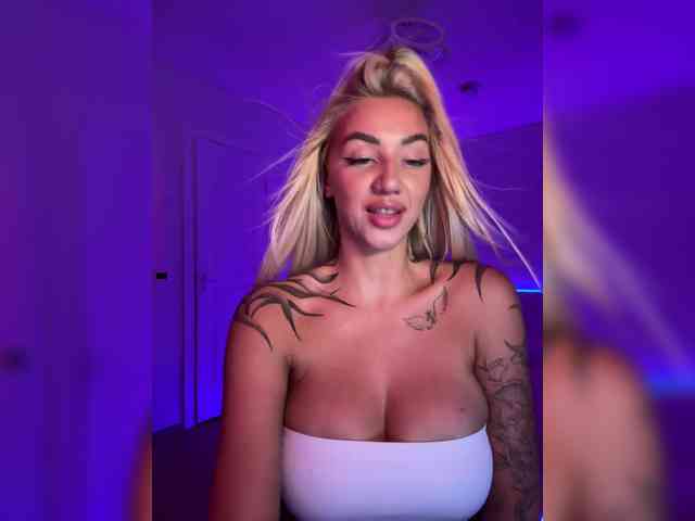 -AmazingBlonde- Live Webcam on BongaCams