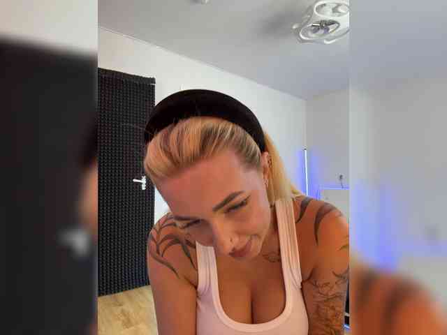 -AmazingBlonde- webcam
