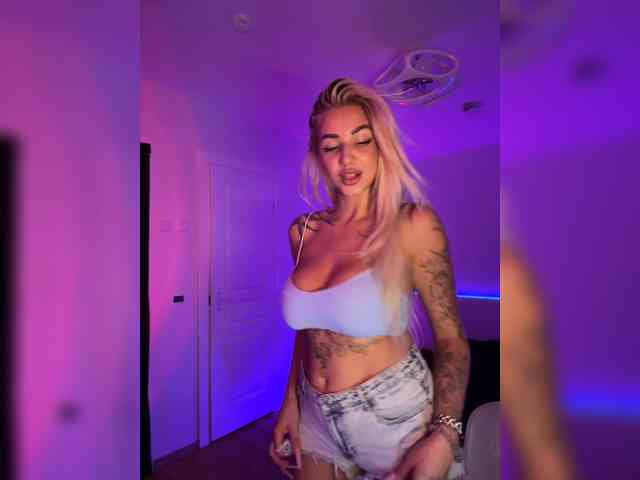 -AmazingBlonde- webcam