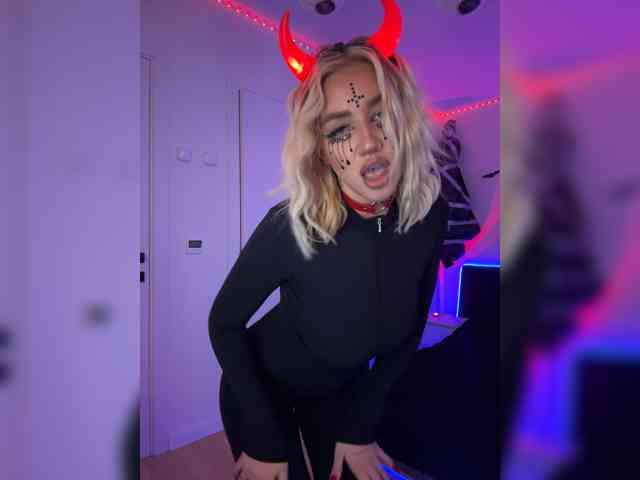 -AmazingBlonde-