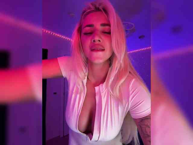 -AmazingBlonde- webcam