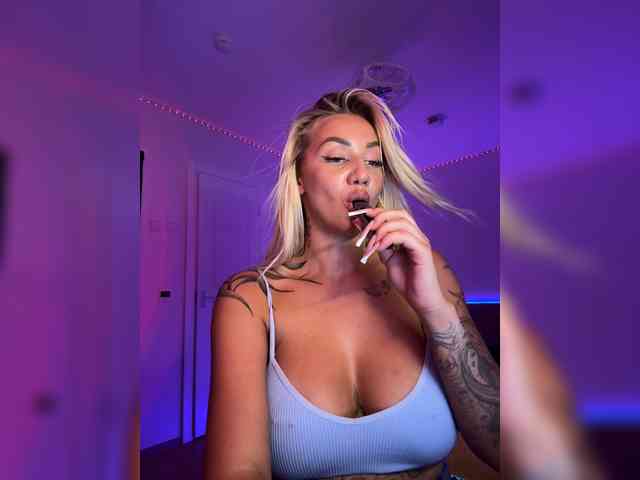 -AmazingBlonde- webcam