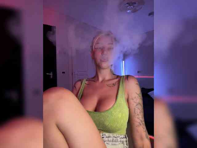 -AmazingBlonde- webcam