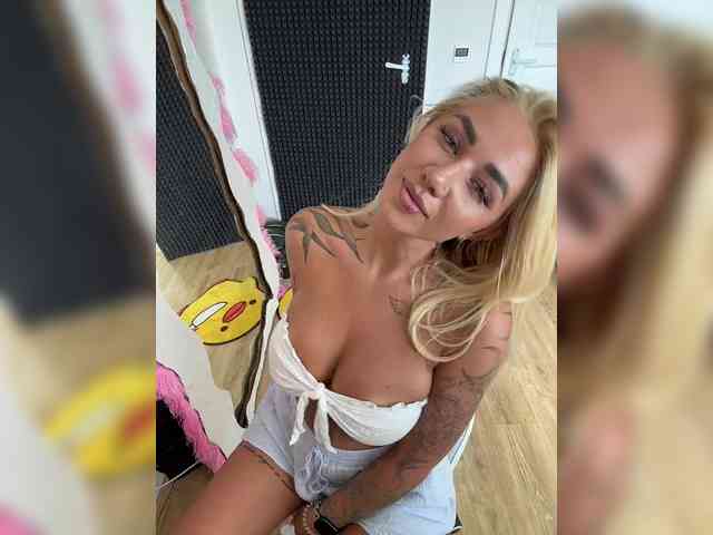 -AmazingBlonde- webcam