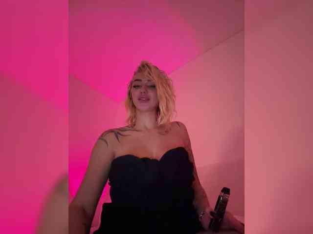 -AmazingBlonde-