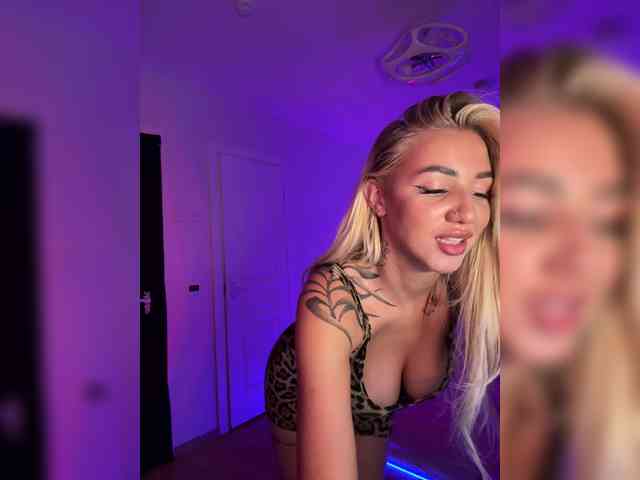 -AmazingBlonde- webcam