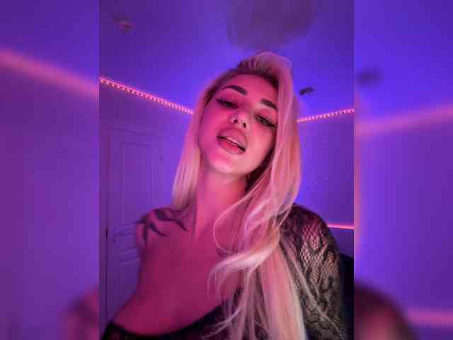 -AmazingBlonde- webcam