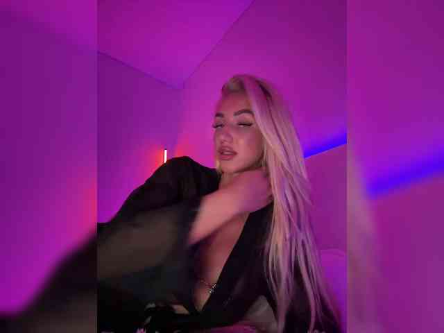 -AmazingBlonde- webcam