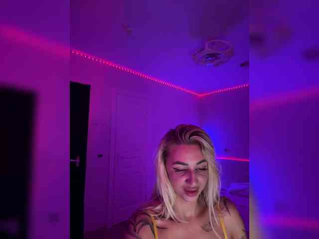 -AmazingBlonde- webcam