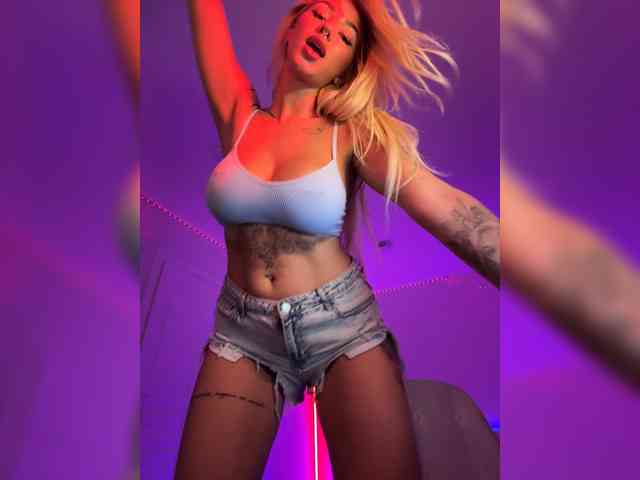 -AmazingBlonde-