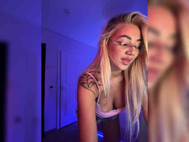-AmazingBlonde- webcam
