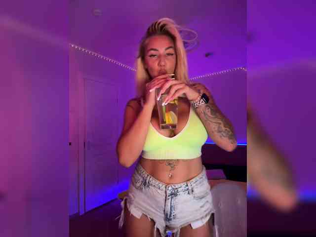 -AmazingBlonde- webcam