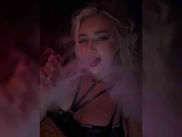 -AmazingBlonde-