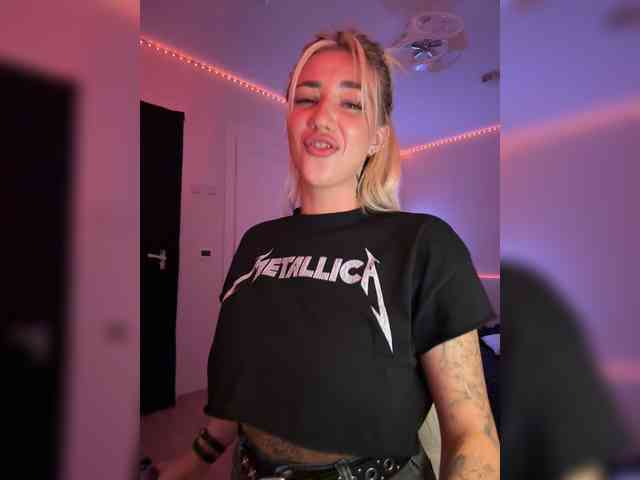 -AmazingBlonde- webcam