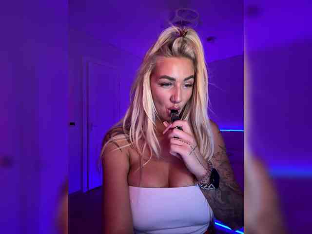 -AmazingBlonde-
