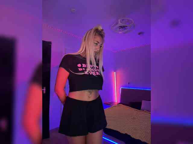 -AmazingBlonde- webcam