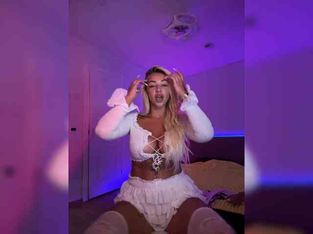 -AmazingBlonde- webcam
