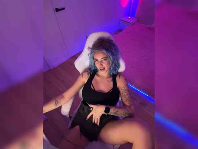 -AmazingBlonde-