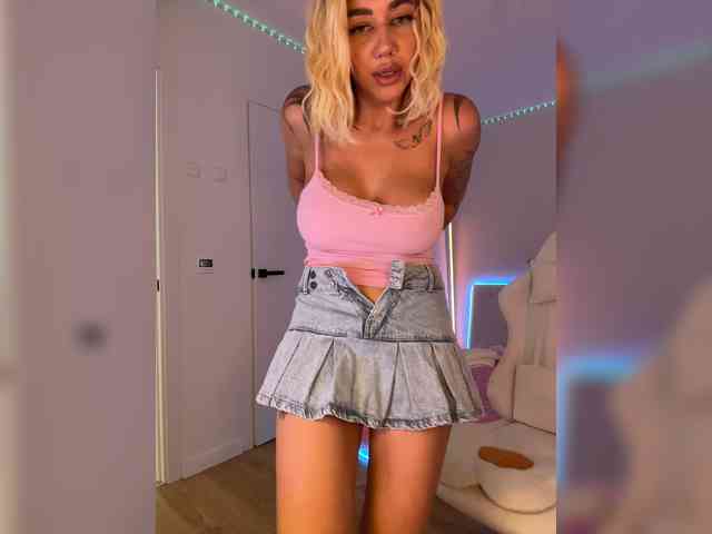 -AmazingBlonde-