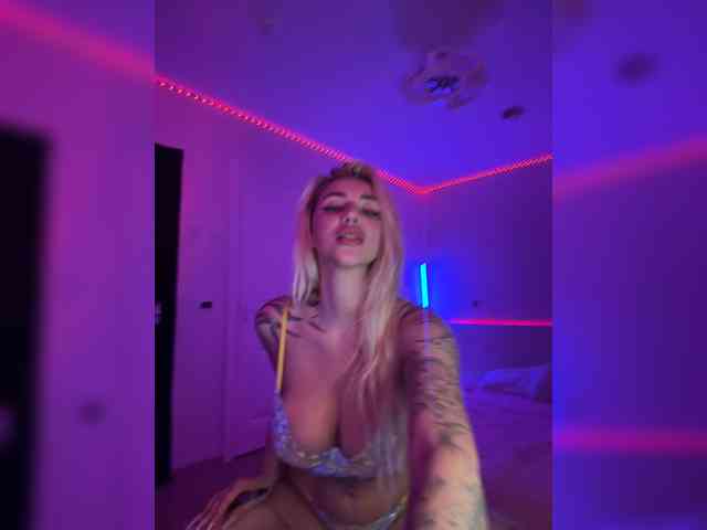 -AmazingBlonde- webcam