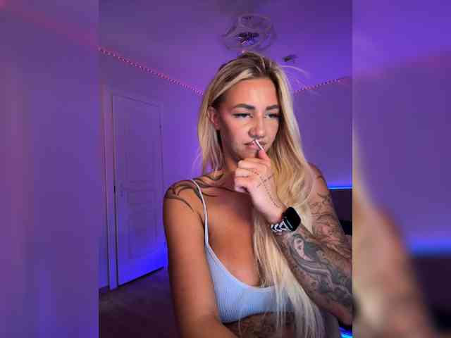 -AmazingBlonde- webcam