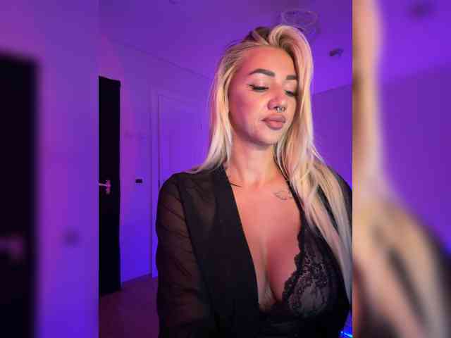 -AmazingBlonde- webcam